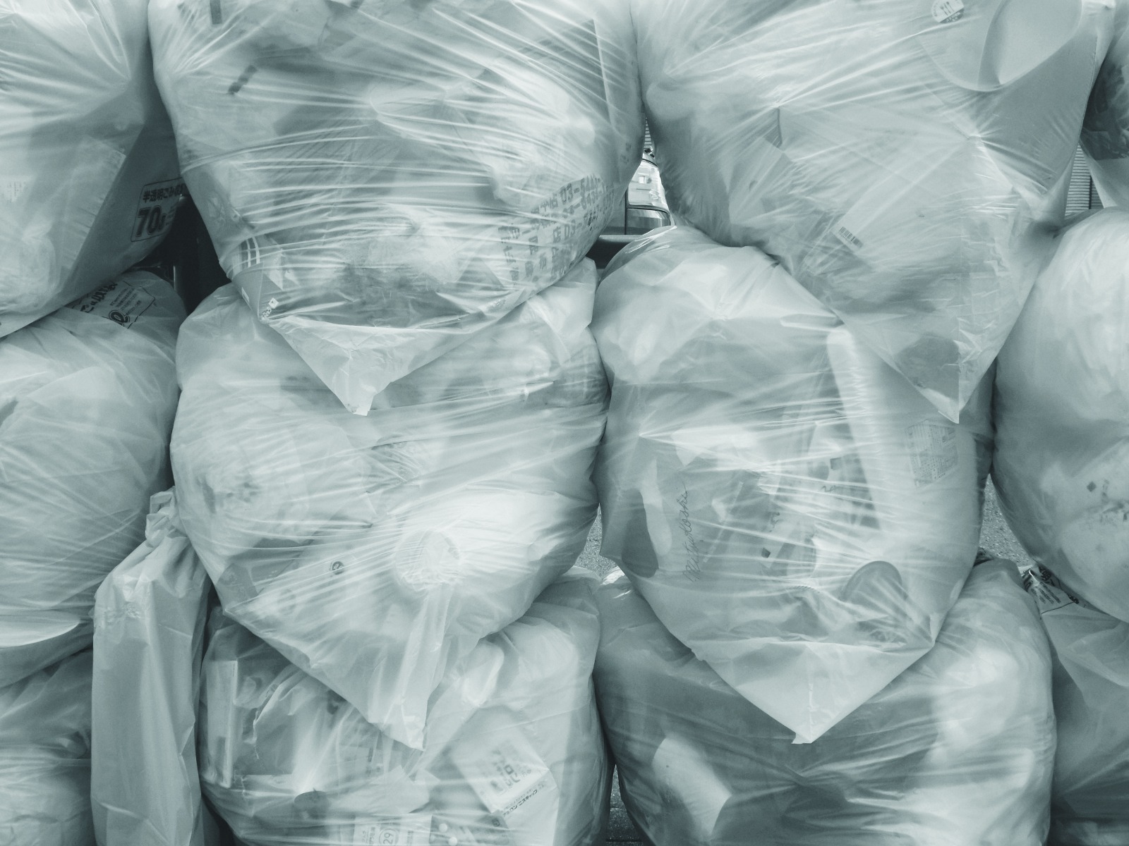 De plastic afvalzakken zijn ook nog eens milieuvriendelijk